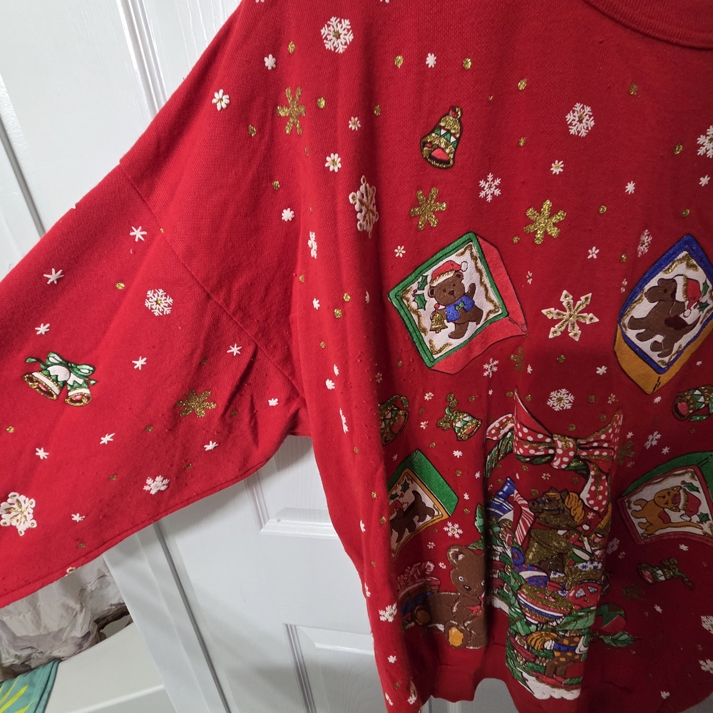 Vintage Holiday Time Christmas Sweatshirt Teddy Bear Gifts Snowflakes Red - Picture 2 of 5